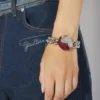 Das Armband mit Wachssiegel