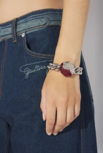Das Armband mit Wachssiegel
