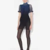 Das kurze 3D-Streifen-Kleid Das kurze 3D-Streifen-Kleid