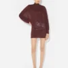 Das kurze burgunderrote bestickte Kleid Das kurze burgunderrote bestickte Kleid