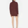 Das kurze burgunderrote bestickte Kleid Das kurze burgunderrote bestickte Kleid
