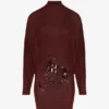 Das kurze burgunderrote bestickte Kleid Das kurze burgunderrote bestickte Kleid
