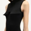 Das lange asymmetrische Kleid Das lange asymmetrische Kleid