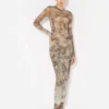 Das lange beige Madaillon-Kleid