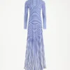 Das lange blaue Target-Kleid