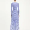 Das lange blaue Target-Kleid