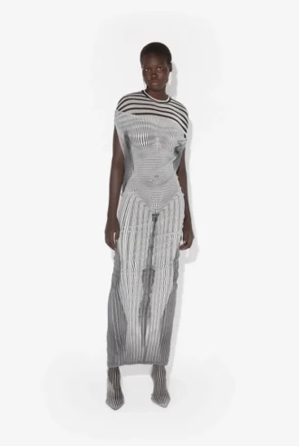Das lange, drapierte, figurbetonte Body Morph-Kleid Das lange, drapierte, figurbetonte Body Morph-Kleid