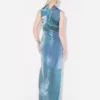 Das lange, drapierte „Water“-Kleid