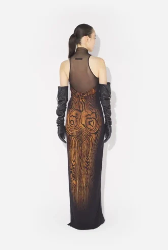 Das lange, drapierte „Wood“-Kleid