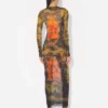 Das lange khakifarbene Madaillon-Kleid Das lange khakifarbene Madaillon-Kleid
