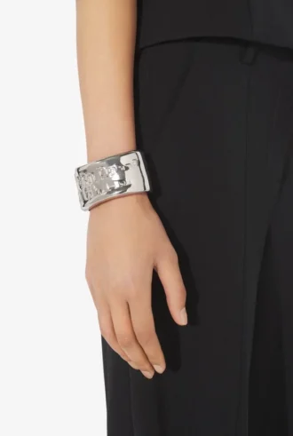 Das Logo-Armband