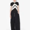 Das schwarze Hemd mit Chevron-Muster Das schwarze Hemd mit Chevron-Muster