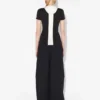 Das schwarze Hemd mit Chevron-Muster Das schwarze Hemd mit Chevron-Muster