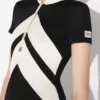 Das schwarze Hemd mit Chevron-Muster Das schwarze Hemd mit Chevron-Muster