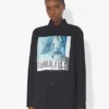 Das schwarze Oversize-Hemd „Water“