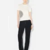 Das weiße Baby-Tee mit Laurel-Aufdruck Das weiße Baby-Tee mit Laurel-Aufdruck