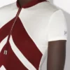 Das weiße Hemd mit Chevron-Muster
