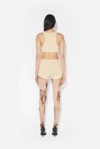 Die beigen Gaultier-Patch-Shorts