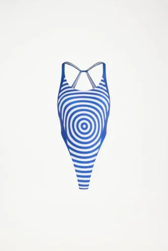 der blaue target badeanzug 1 330x491 - Der blaue Target-Badeanzug