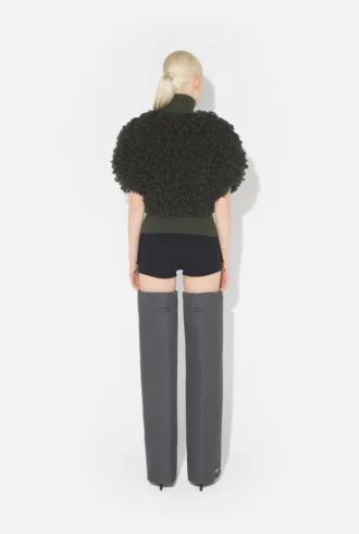 der rmellose pullover mit schlingenmuster 2 330x491 - Der &auml;rmellose Pullover mit Schlingenmuster