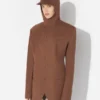 Die Anzugjacke mit Kapuze und Nadelstreifen Die Anzugjacke mit Kapuze und Nadelstreifen