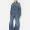 Die blaue Denim-Jeans mit Riemen Die blaue Denim-Jeans mit Riemen