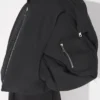 Die Bomberjacke mit Kapuze Die Bomberjacke mit Kapuze