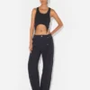 Die Denim-Jeans mit Druckknöpfen Die Denim-Jeans mit Druckknöpfen