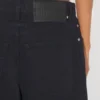 Die Denim-Jeans mit Druckknöpfen Die Denim-Jeans mit Druckknöpfen