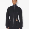 Die Denimjacke mit Schlitz Die Denimjacke mit Schlitz