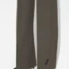 Die Hose mit Knopfloch