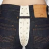 Die kontrastreiche Denim-Jeans mit Schnürung Die kontrastreiche Denim-Jeans mit Schnürung