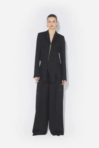 die korsetts anzugjacke 1 330x491 - Die Korsetts-Anzugjacke