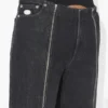 Die schwarze Jeans mit Reißverschluss Die schwarze Jeans mit Reißverschluss