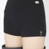 Die schwarzen Garter-Mini-Shorts Die schwarzen Garter-Mini-Shorts