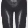 Die silberne „Body Dust“-Hose