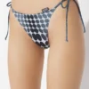 Re-Edition – der Bikinis mit schwarzen und weißen Punkten Re-Edition – der Bikinis mit schwarzen und weißen Punkten
